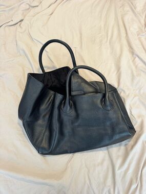 BECK Classic Black Leather Tote Bag - Handheld Carry